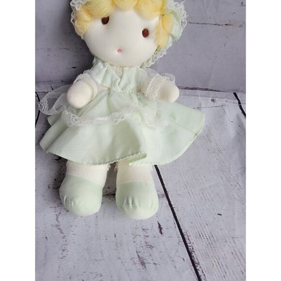 Vintage Cloth Doll Yarn Yellow Blond Hair Green Dress - Picture 3 of 7